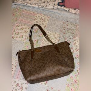 beautiful brown coach purse 👜 🤎🧸🥐